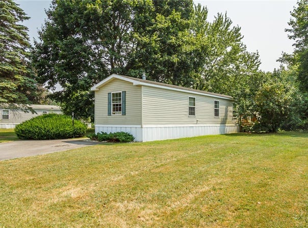 28 Glenview Drive, Manchester, NY 14432