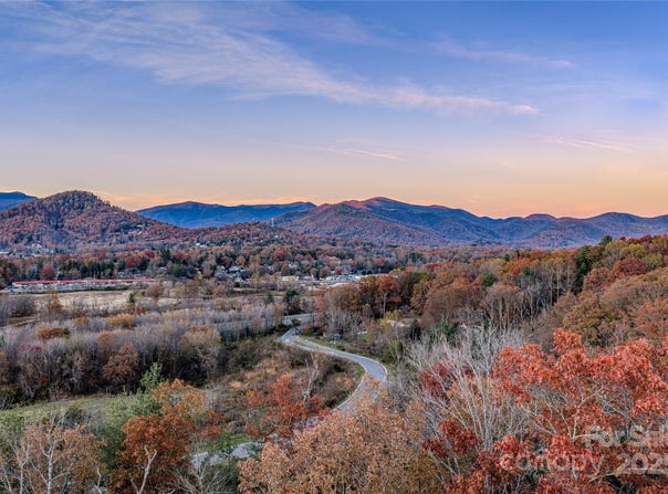 195 Access Road, Black Mountain, NC 28711