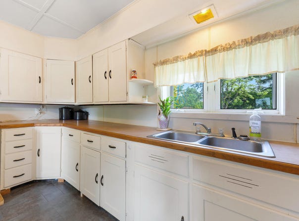 496 Litchfield Road, Farmingdale, ME 04344