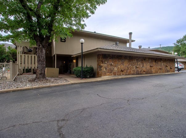 100 BAYOU Point, Hot Springs, AR 71913