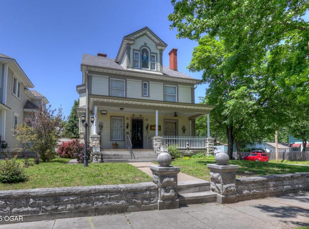 102 S Moffet Avenue, Joplin, MO 64801