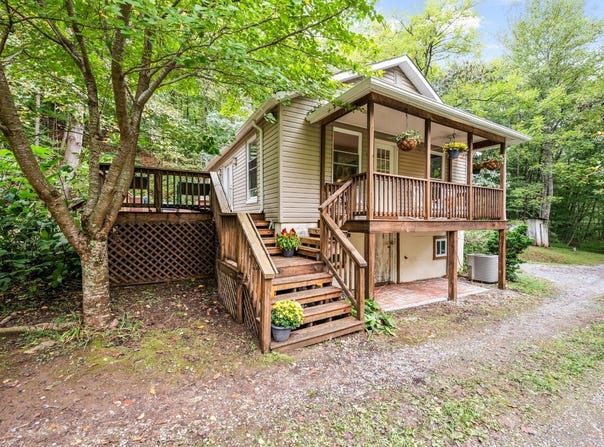 1488 Short Cut Road, Coleman Falls, VA 24536