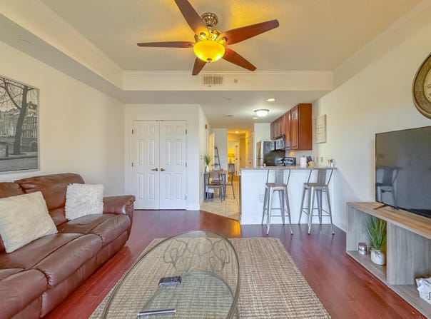215 W College Avenue unit: 609, Tallahassee, FL 32301