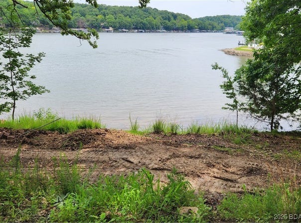 271 Racetrack Circle, Linn Creek, MO 65052