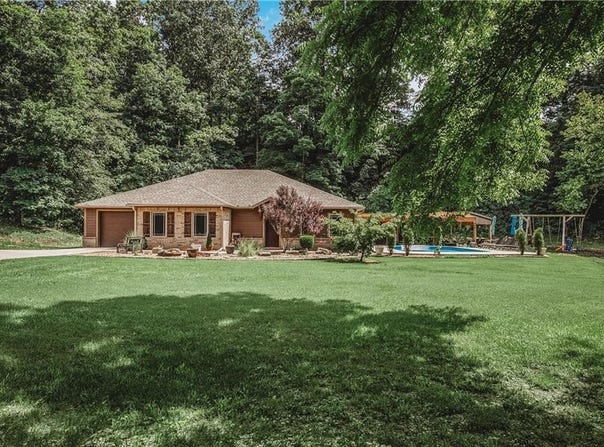19123 Nokes Farm  RD, Siloam Springs, AR 72761