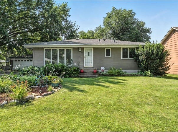 260 Longfellow Street NE, Fridley, MN 55432