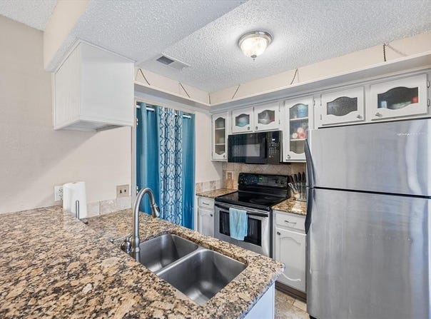 1420 Meadowood Village, Fort Worth, TX 76120