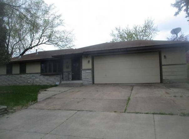 1908 Sugarloaf Trl, Brooklyn Park, MN 55444