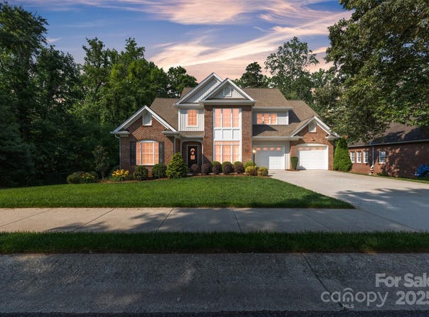 1747 30th Avenue Drive NE, Hickory, NC 28601
