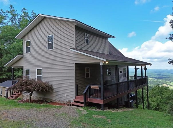 31 Grant Dr, Brasstown, NC 28902