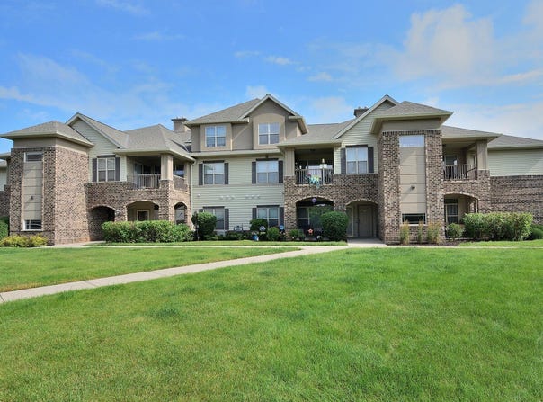 2933 W Drexel Ave, Franklin, WI 53132