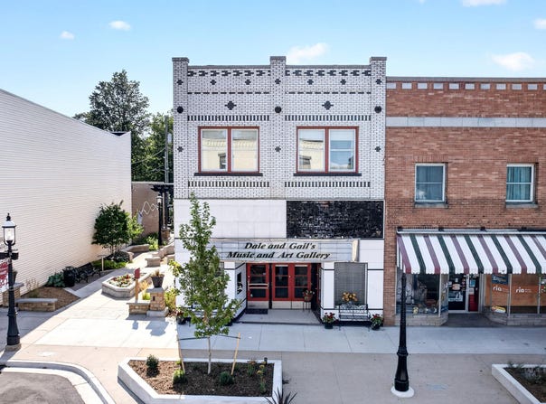 27 S State Street, Hart, MI 49420