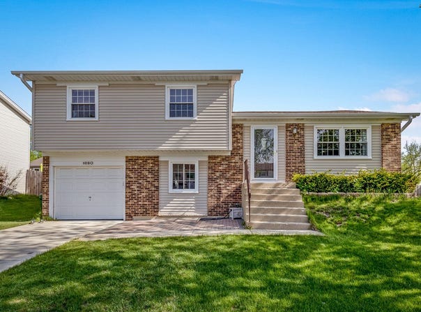 1680 BICEK Drive, Hoffman Estates, IL 60192