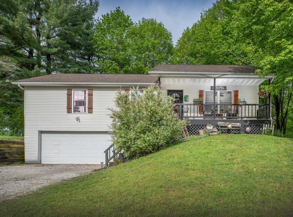 1601 Apple Valley Drive, Howard, OH 43028