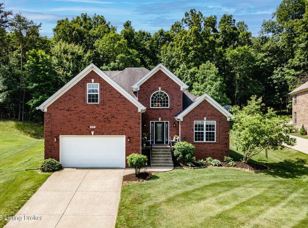 631 Chieftain Dr, Louisville, KY 40118
