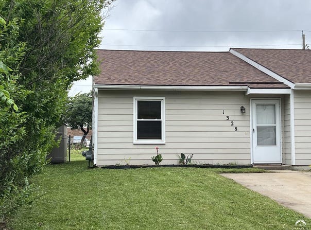 1328 E 25th Terrace, Lawrence, KS 66046