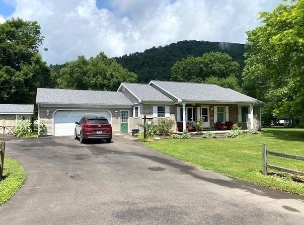 209 Plaza Road, Middlebury Center, PA 16935