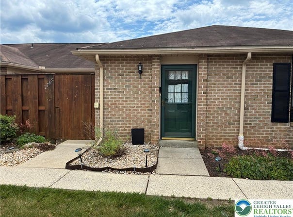 2765 Rolling Green Place, Macungie Boro, PA 18062