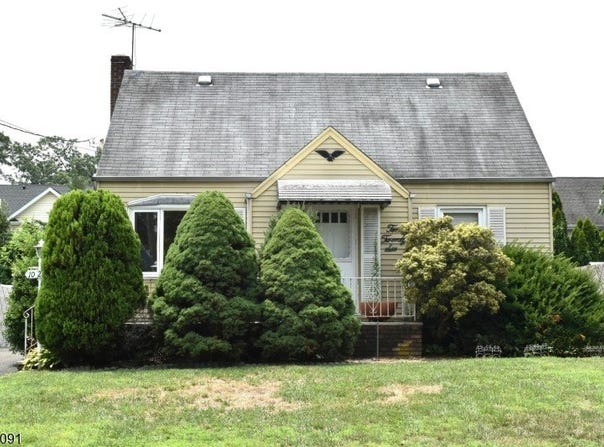 10-26 2Nd St, Fair Lawn Boro, NJ 07410-1060