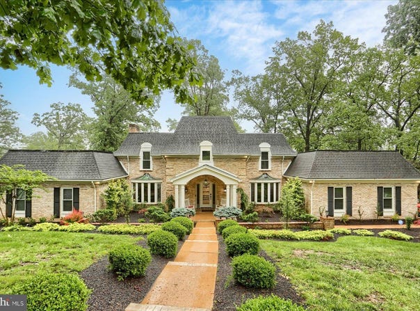 1715 MOUNTAIN VIEW ROAD, HARRISBURG, PA 17110