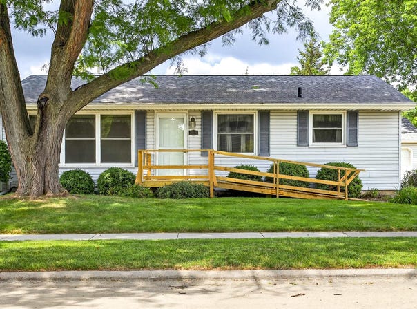 1500 E COOLIDGE Avenue, APPLETON, WI 54915