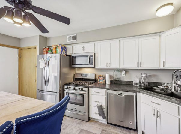 1444 Big Bend Rd, Waukesha, WI 53189