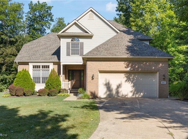 2967 Chaderton Circle NW, North Canton, OH 44720