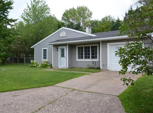 302 235th Street, East Farmington, WI 54020