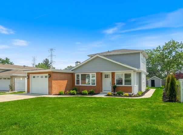 791 N Michigan Street, Elmhurst, IL 60126