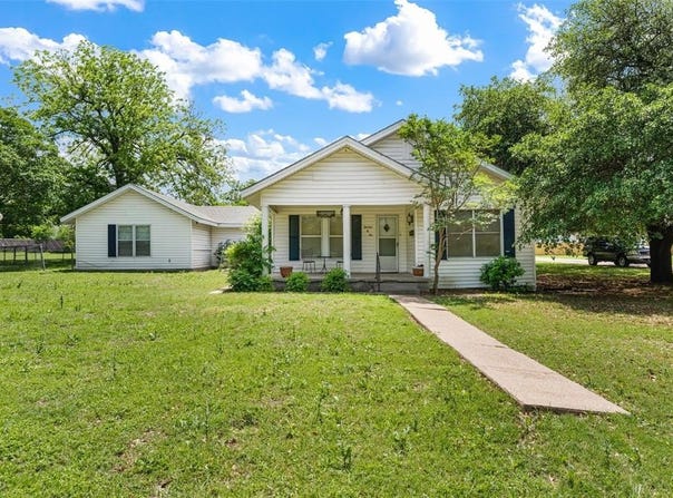 1302 E Mclennan Avenue, Mart, TX 76664