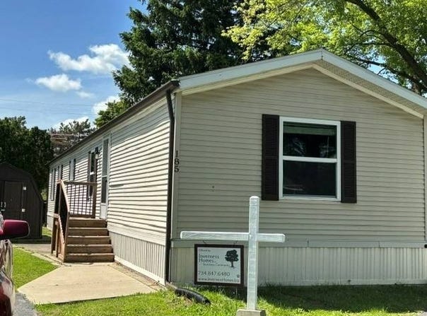 185 Preswick, Temperance, MI 48182
