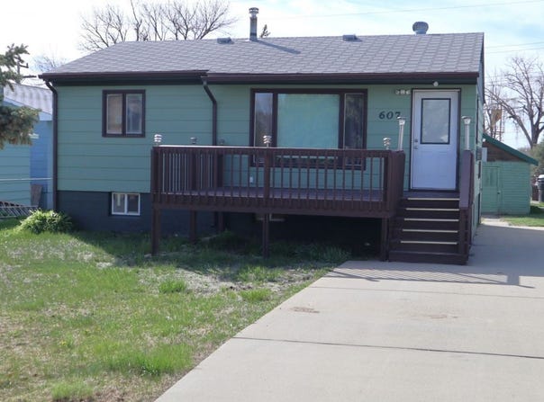 607 N Sargent Ave, Glendive, MT 59330
