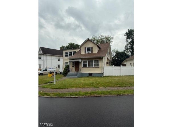23 Trimble Ave, Clifton City, NJ 07011-1213