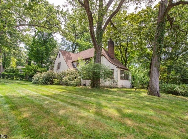 140 Valley View Ave, Ridgewood Village, NJ 07450-2346