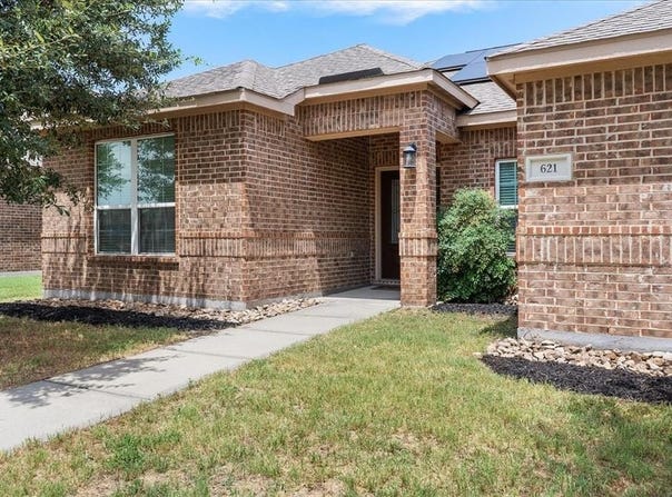 621 Meadow Springs Drive, Glenn Heights, TX 75154