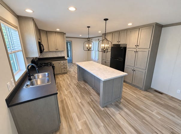739 Virginia, Belleville, MI 48111