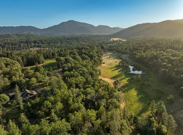 250 Mountain Pine Drive, Grants Pass, OR 97526