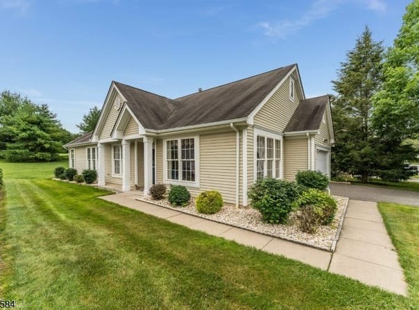 6 Kensington Circle, White Twp., NJ 07823