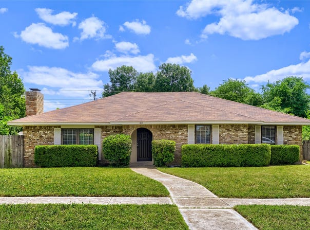 814 Oakbluff Drive, Lancaster, TX 75146