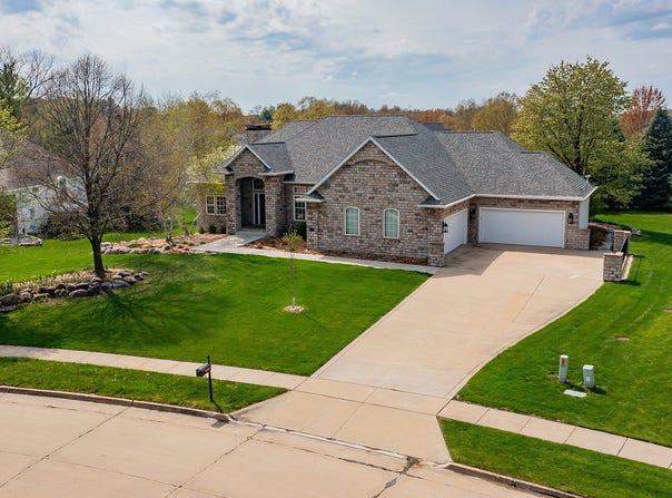 12917 Timberline Drive, Urbandale, IA 50323
