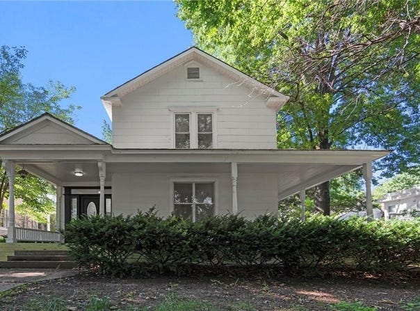 613 Chestnut Street, Leavenworth, KS 66048