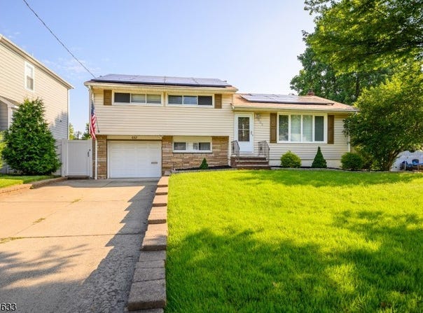 687 Sycamore St, Rahway City, NJ 07065-2310