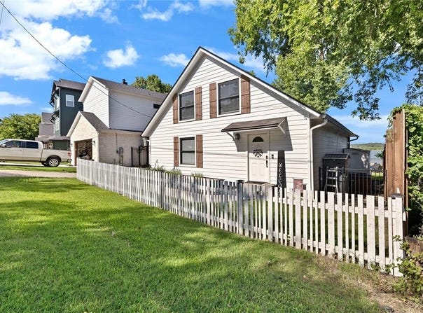 2421 E Lake Drive, Weatherford, TX 76087