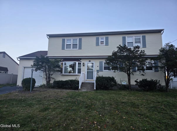 4 Chris Place, Colonie, NY 12205
