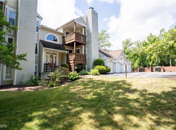 1316 Cedarwood Drive unit: D3, Westlake, OH 44145