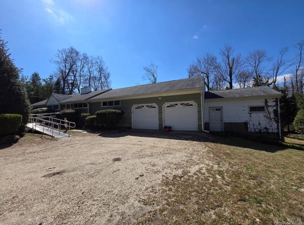 858 Fort Salonga Road, Northport, NY 11768