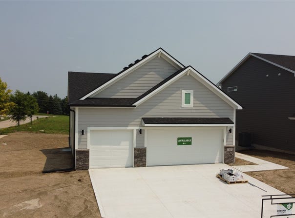 1404 S 91st Street, West Des Moines, IA 50263