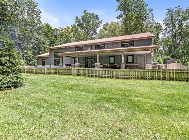 21095 Kern Road, South Bend, IN 46614