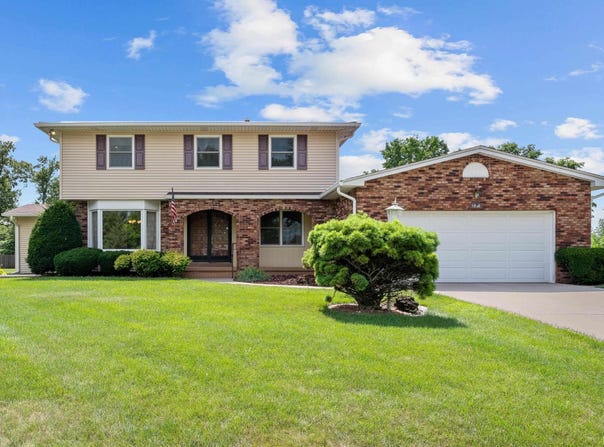 2303 WYNNEWOOD Court, Davenport, IA 52807