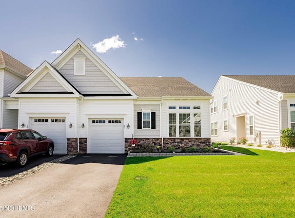 21 Gulfstream Road, New Egypt, NJ 08533